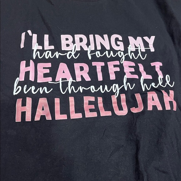 CHRISTIAN Tops 🤍 - Picture 7 of 8